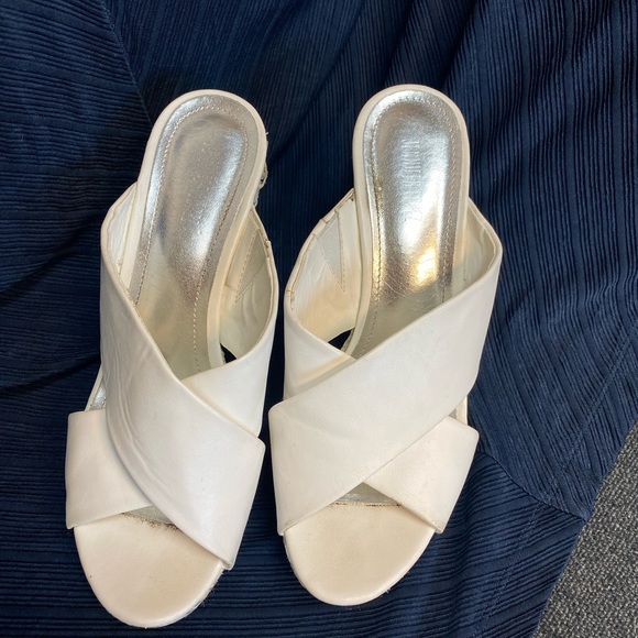 Jennifer Lopez Wedges.  Size 8 1/2 - Picture 3 of 6